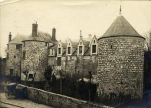 Façade extérieure du château au début du XXe siècle