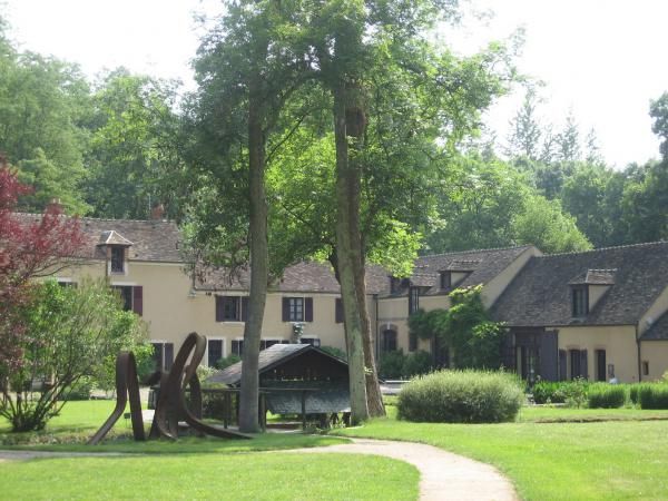 le moulin Elsa Triolet-Aragon depuis le jardin